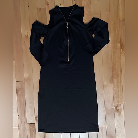 Black quarter sleeve dress with cutouts at the shoulders - Picture 1 of 4